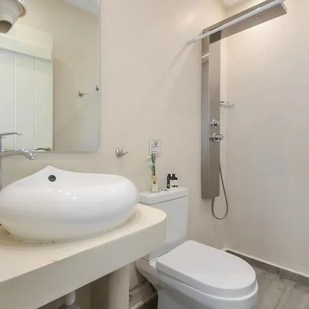 Depis Suites & Apartments
