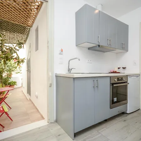 Apartment Depis & *